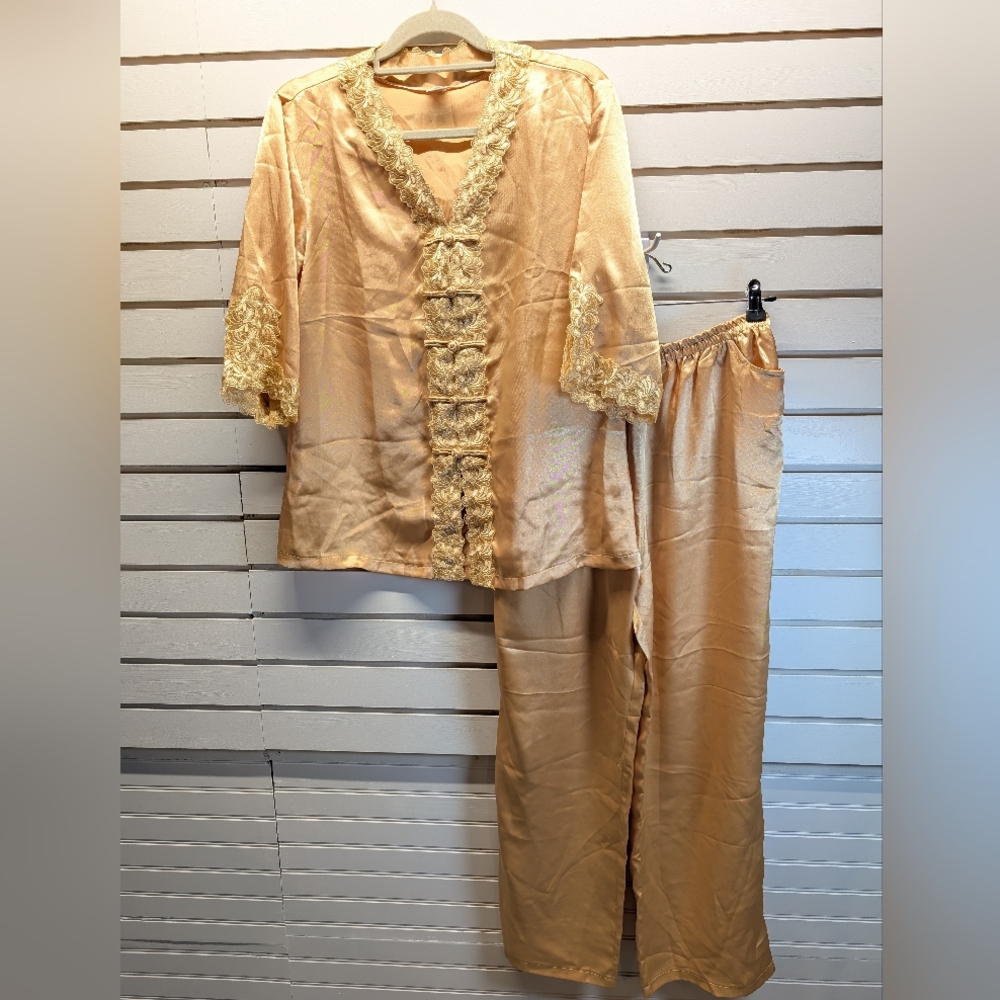 NK Woman’s Champagne 100% Silk with Lace Trim Lounging Set Sz XL NWOT